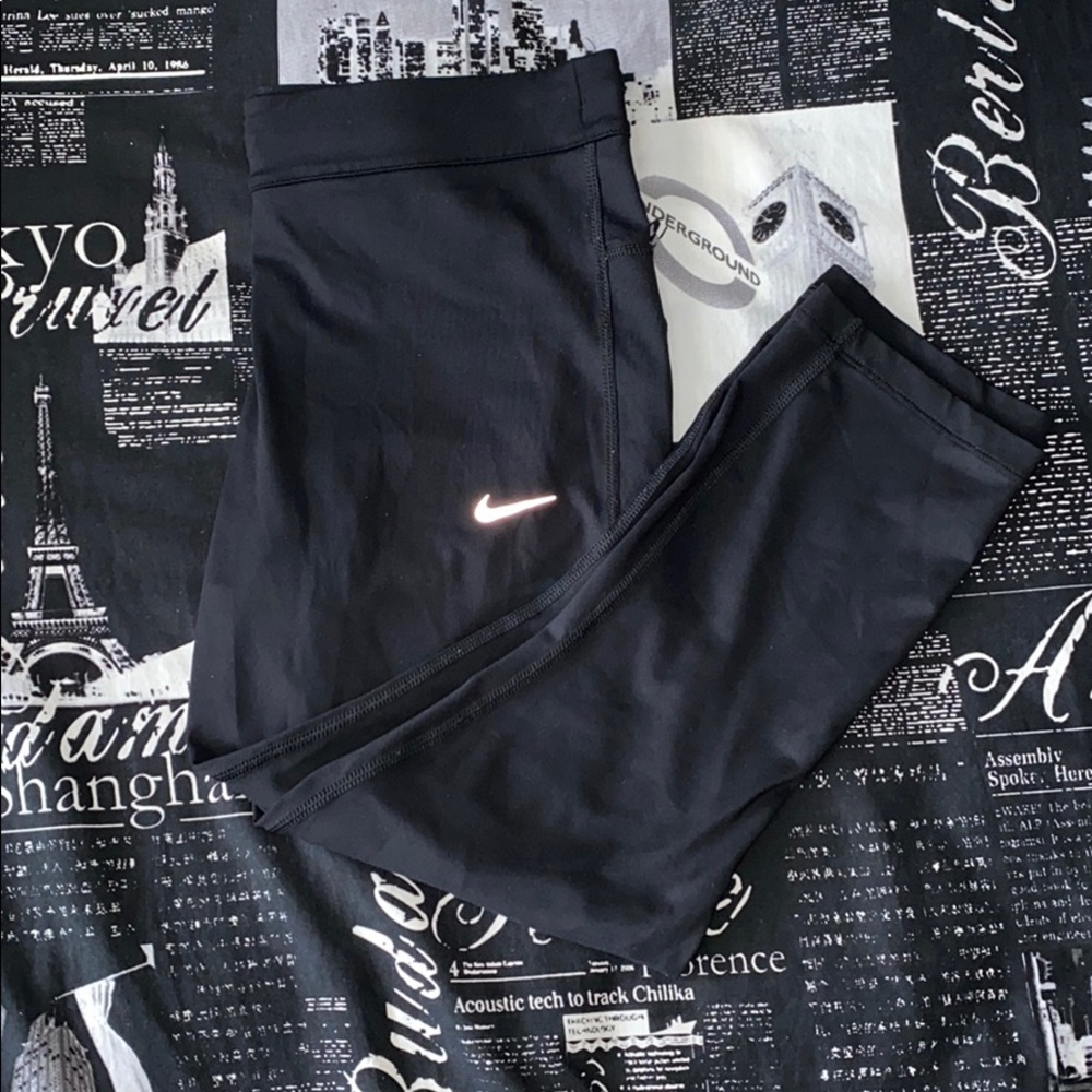 Nike Women’s Dri-Fit Cropped Leggings